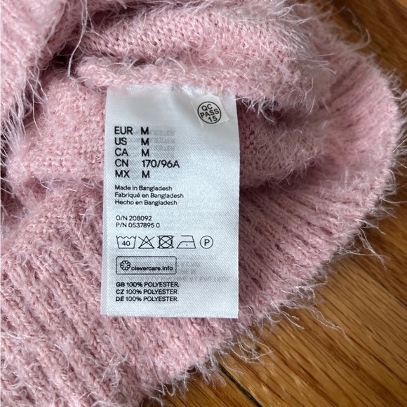 NWOT H&M Fuzzy Knit Sweater - Picture 5 of 7